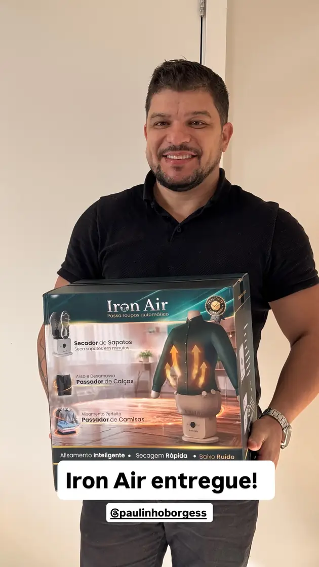 Cliente com a caixa do Iron Air